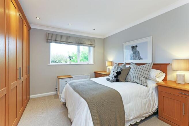 5 bed Detached for sale Image 8