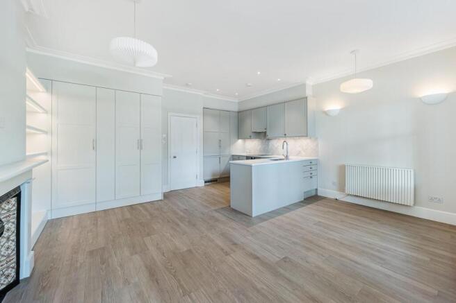 Flat 2, 130a Chiswick High Road (4).jpg