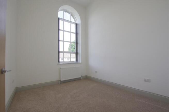 2 bed Apartment to rent Image 8
