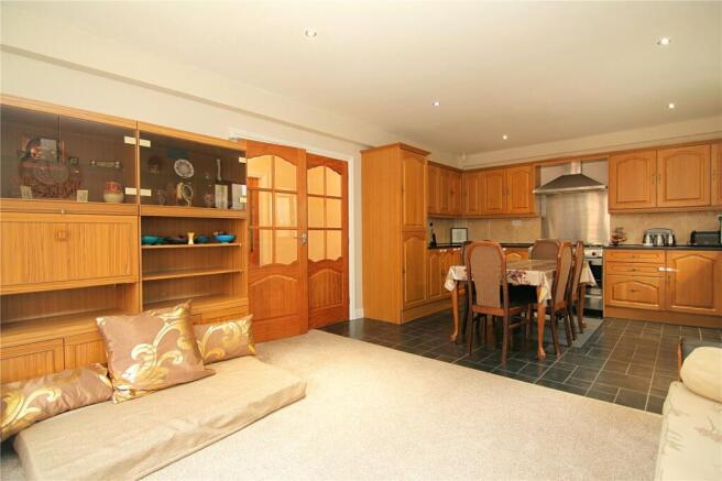 5 bed Detached for sale Image 4