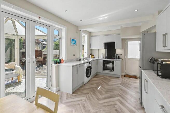 3 bed Semi-Detached for sale Image 3