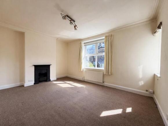 4 bed Semi-Detached for sale Image 10