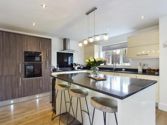 Kitchen/Breakfast Room