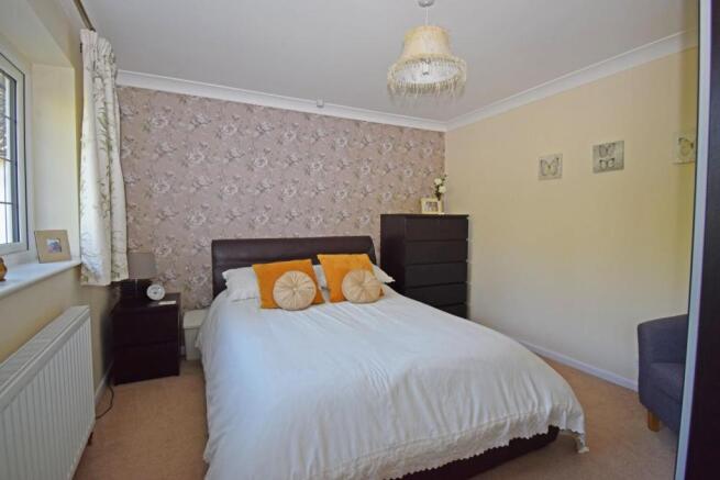 8 Hanbury Road, bed 2.jpg