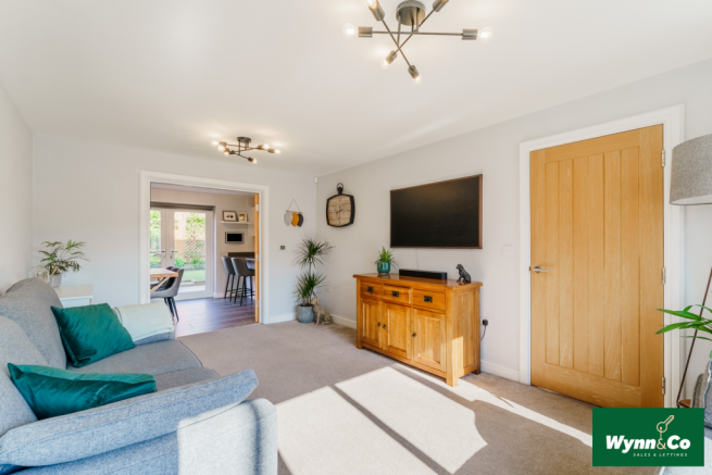 5 bed Detached for sale Image 9