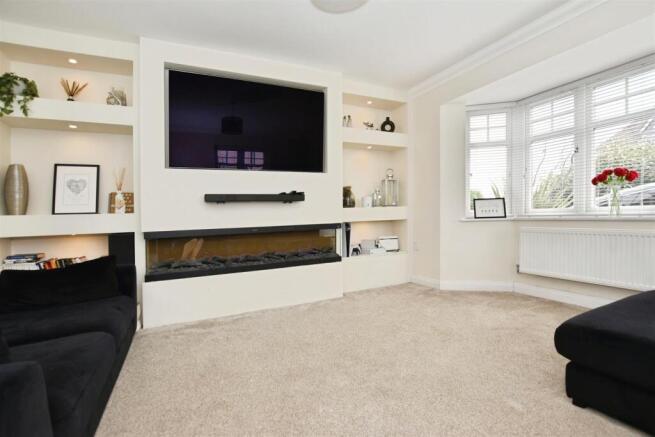 6f8d068f-lounge 20feature.JPG