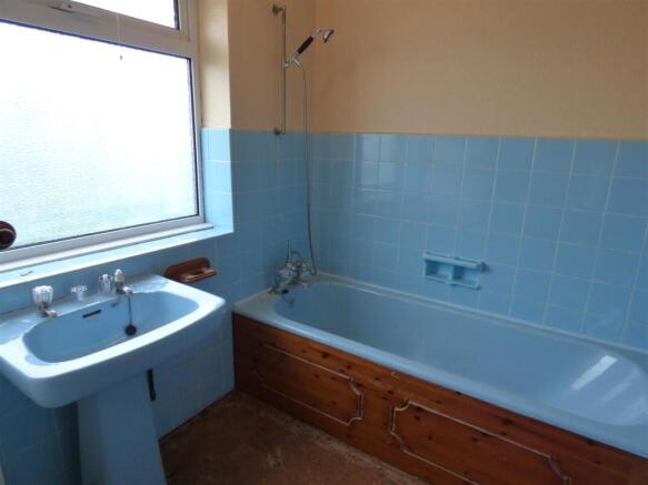 Bathroom.JPG