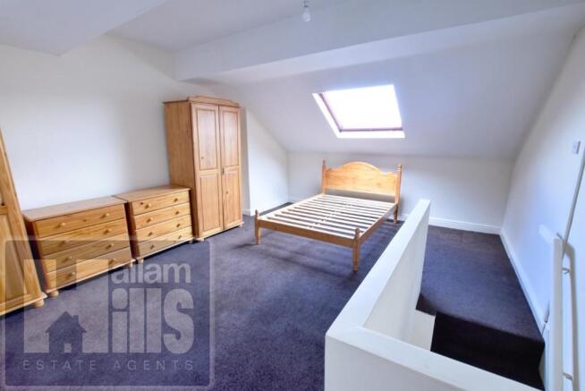 3 bed Terraced to rent Image 8