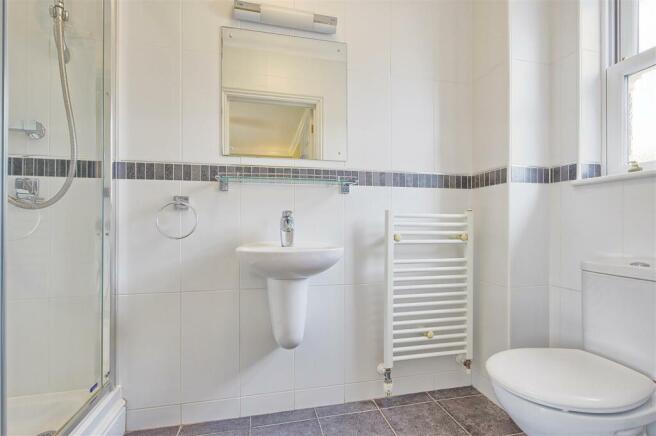 Ensuite 2.jpg