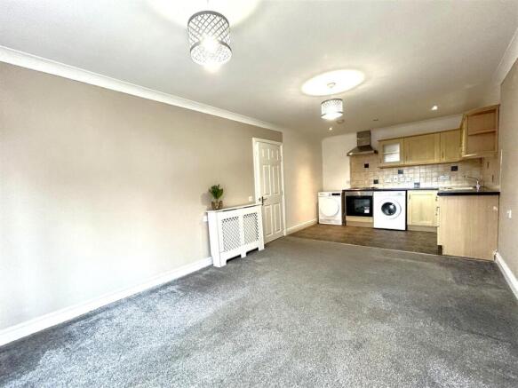 Lounge / Kitchen