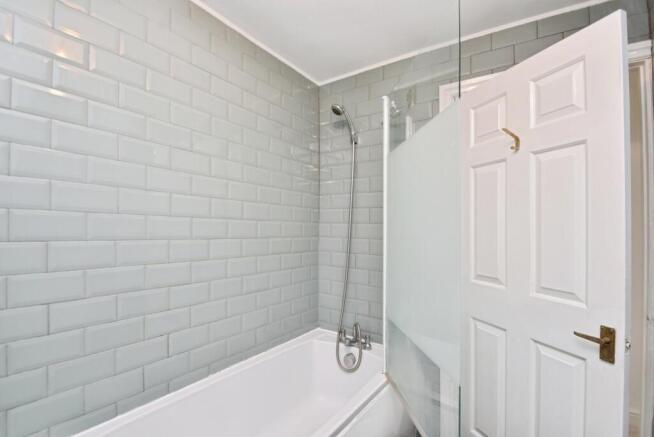 2 bed Flat for sale Image 7