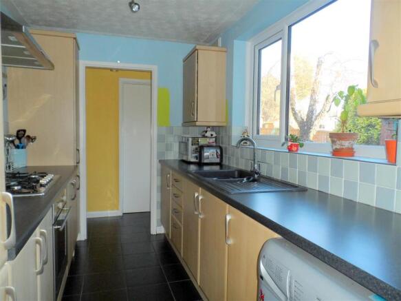 FITTED KITCHEN