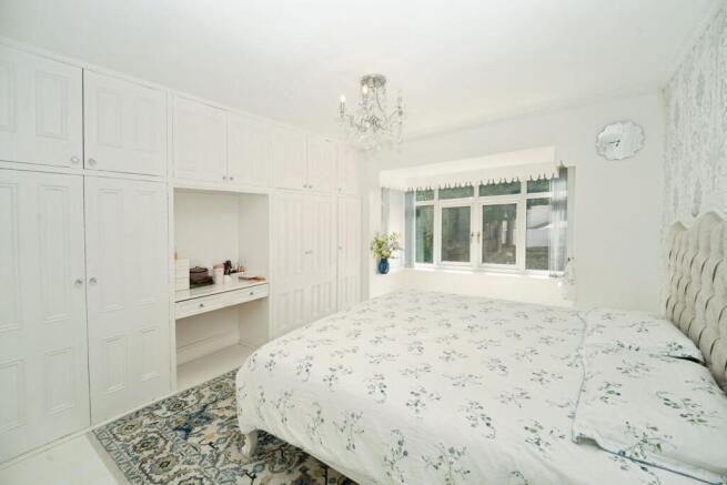 4 bed Detached for sale Image 9