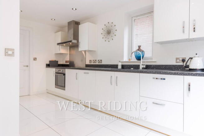 4 bed Semi-Detached for sale Image 11
