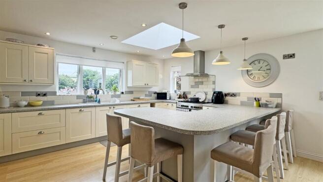 Kitchen 1.jpg
