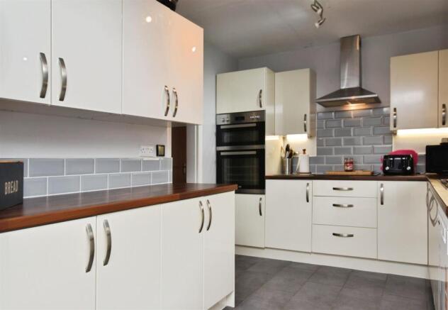 6fbbd6da-kitchen 20a.JPG