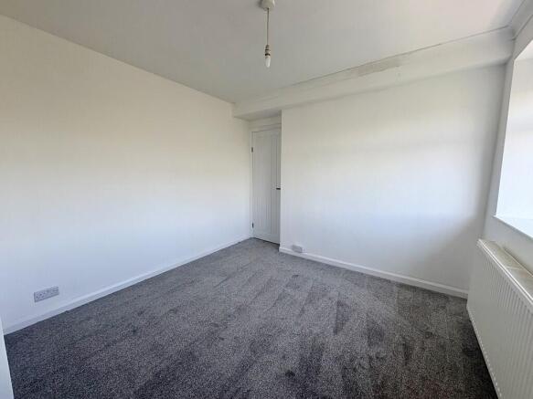 2 bed Terraced to rent Image 6