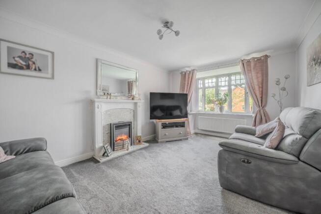 5 bed Detached for sale Image 7