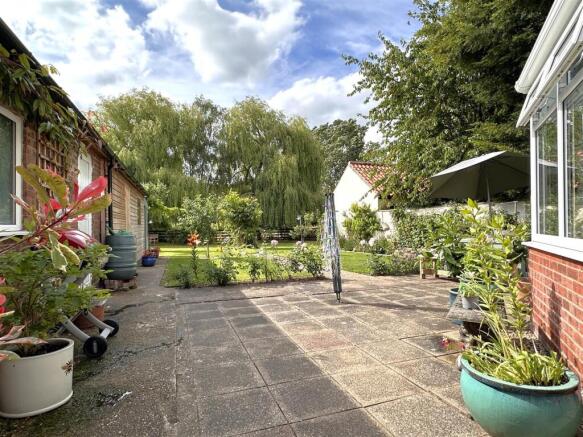 Lovely Private Garden 401