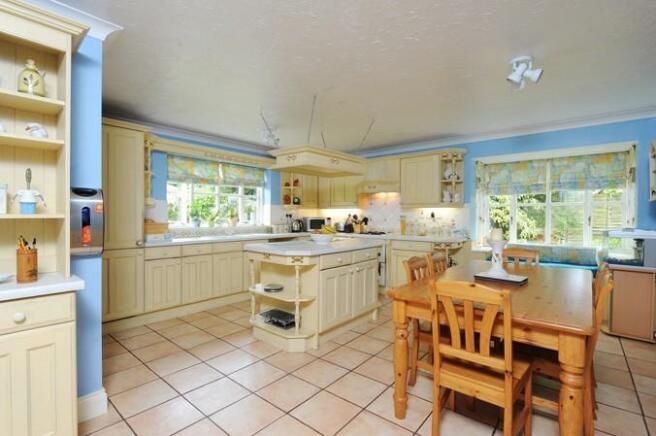5Kitchen1.jpg