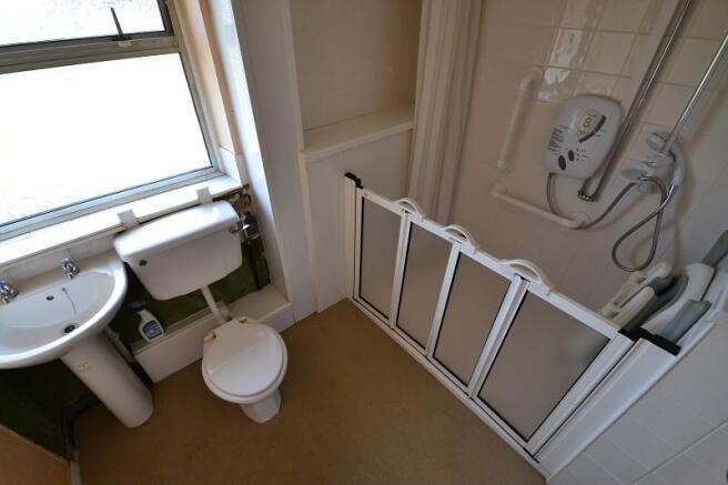 First Floor Shower Room/wc