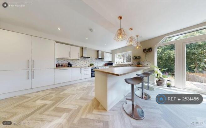Amazing Open-Plan Fully Kitted Out Kitchen