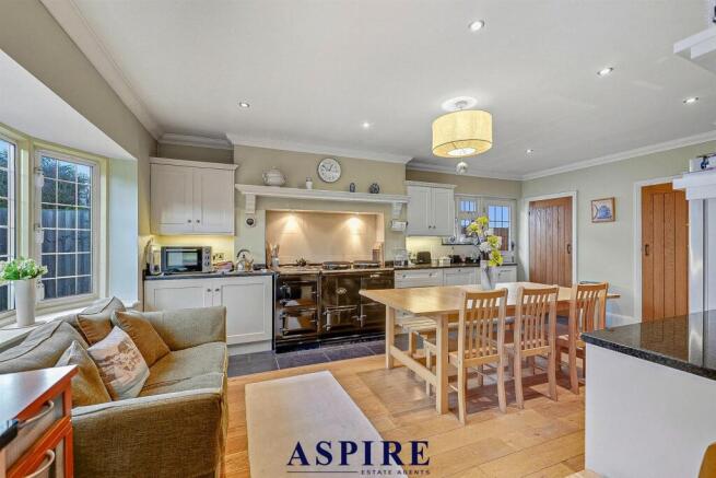 Video Presentation Inside - Theobald Road, Leigh on Sea photo 4