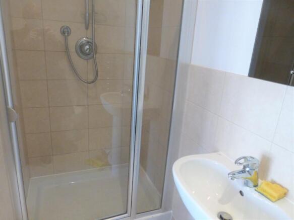 Ensuite to Bed 1