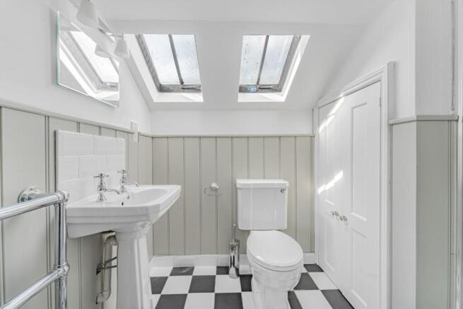 EN-SUITE TO THE PRINCIPAL BEDROOM.jpg