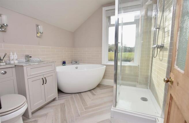 Family Bathroom.JPG