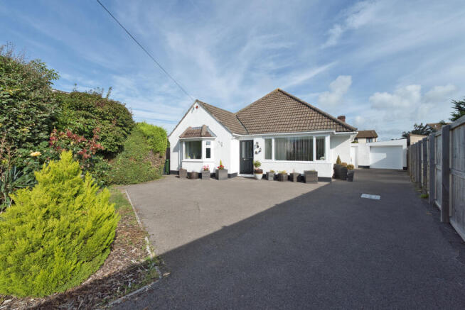 3 bed detached bungalow for sale