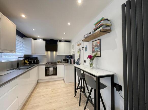 Yealmpstone Close 20 - Kitchen Front.jpg