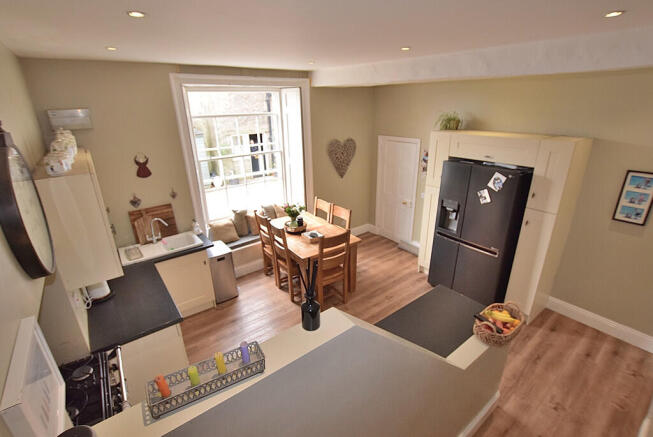 4 bed Semi-Detached for sale Image 11
