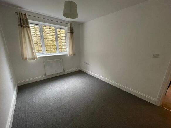 2 bed Apartment to rent Image 5