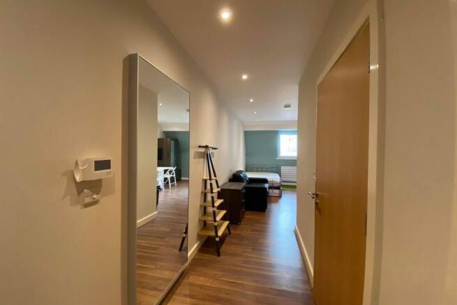 Studio to rent Image 4