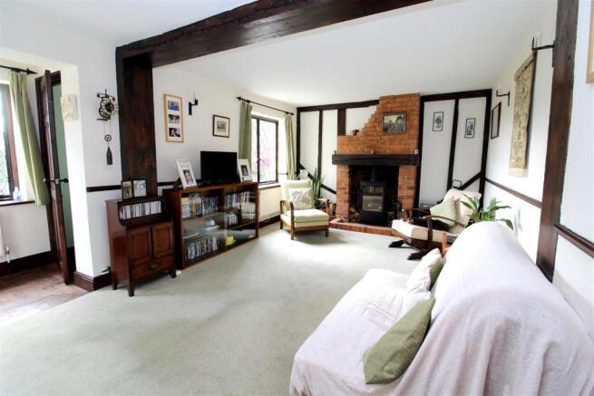 007 Tyttenhanger Green - Living Room - 2.JPG