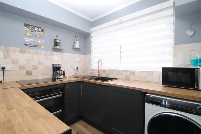 2 bed Flat for sale Image 4