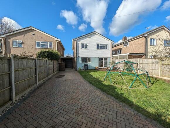 32 quedgeley rear garden.jpg