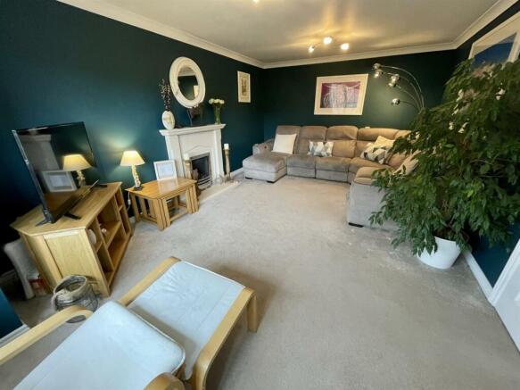 4. lounge.JPEG