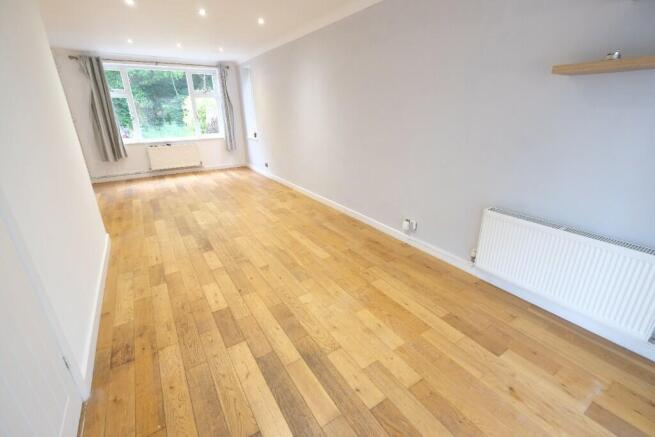 SITTING/DINING ROOM