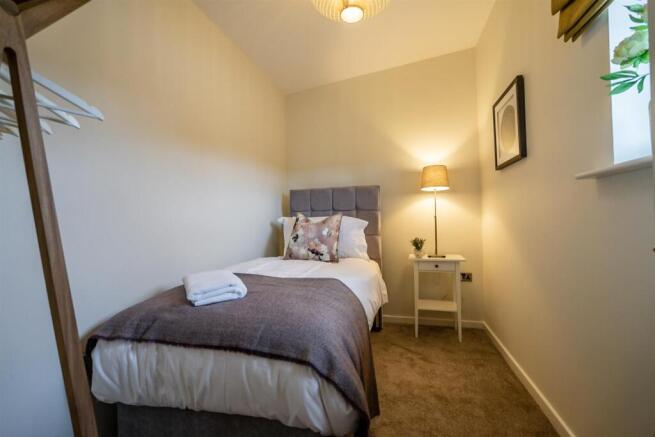 2 bed Apartment to rent Image 10