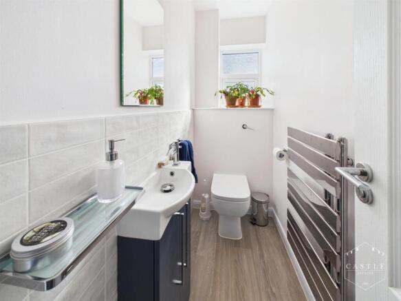 GUEST CLOAKROOM