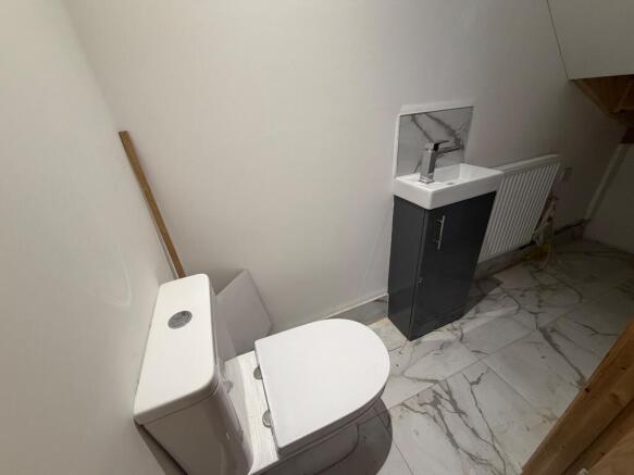 5 bed Detached to rent Image 4