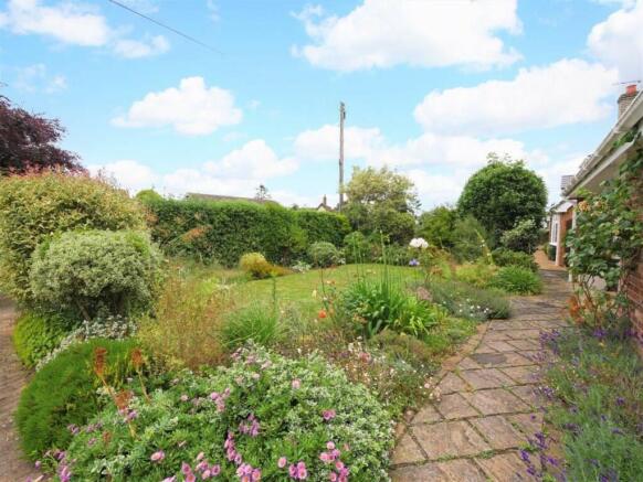 FRONT GARDEN