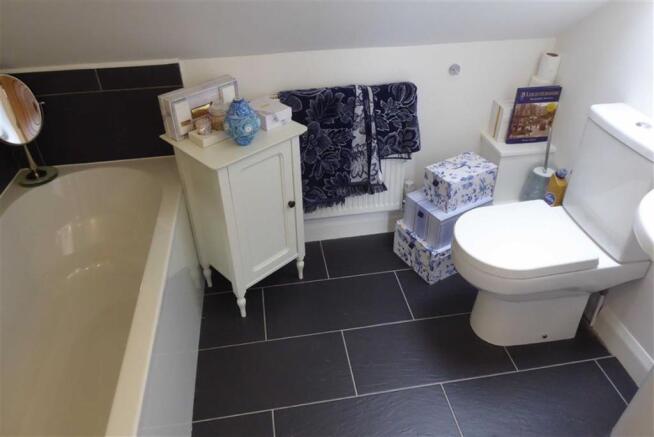 EN-SUITE BATHROOM