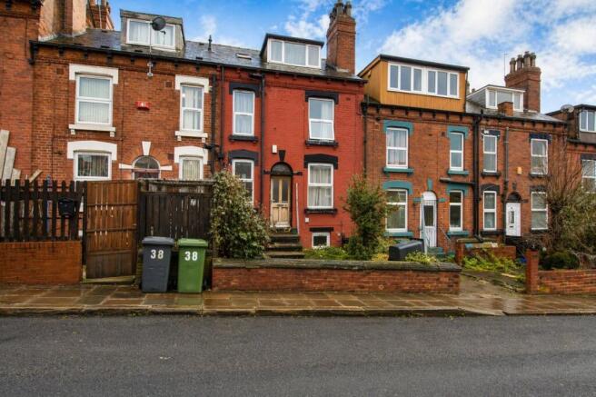 4 bed Terraced to rent Image 8