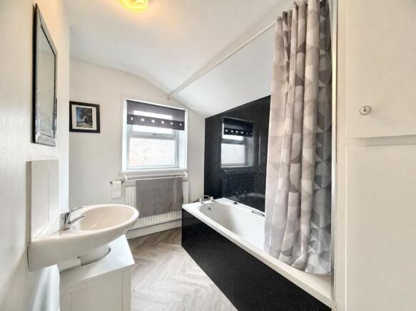 1 bed Terraced to rent Image 5
