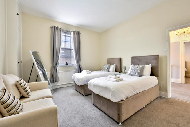 4 bed House for sale Image 11