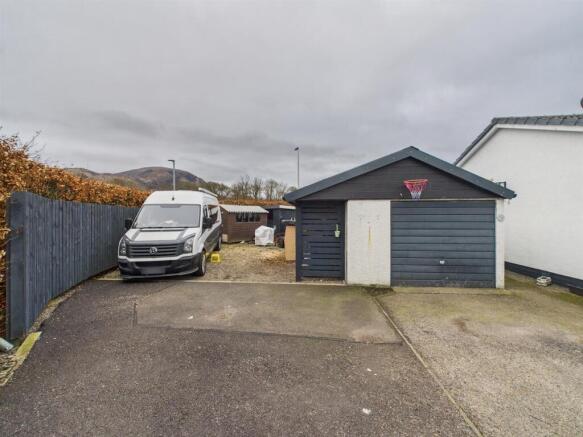 GARAGE & PARKING