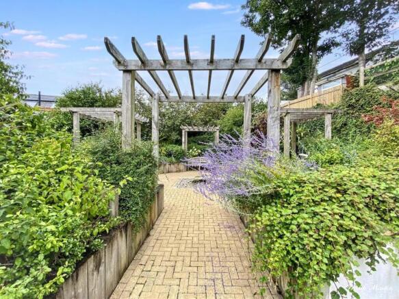 Lys lander garden (1).jpg